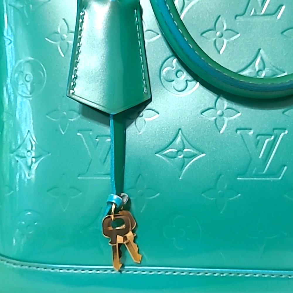 Louis Vuitton Alma BB In Green Vernis - Picture 4 of 12